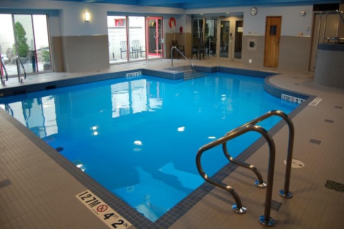 Holiday Inn Montreal Centre Ville zwembad